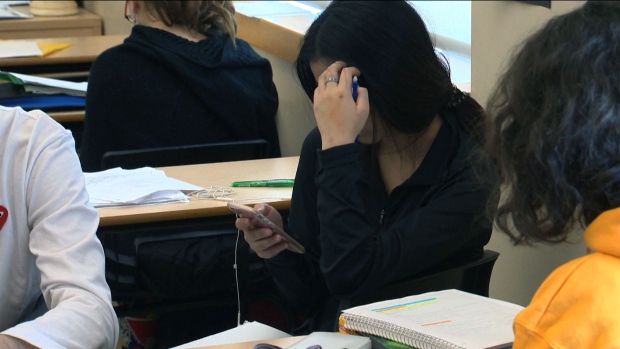 ONTARIO: Cellphones will be banned in the classroom starting in November