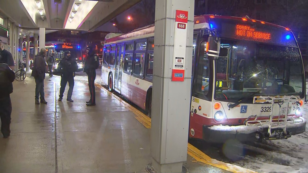 Penikaman bus TTC menyebabkan satu orang terluka: polisi
