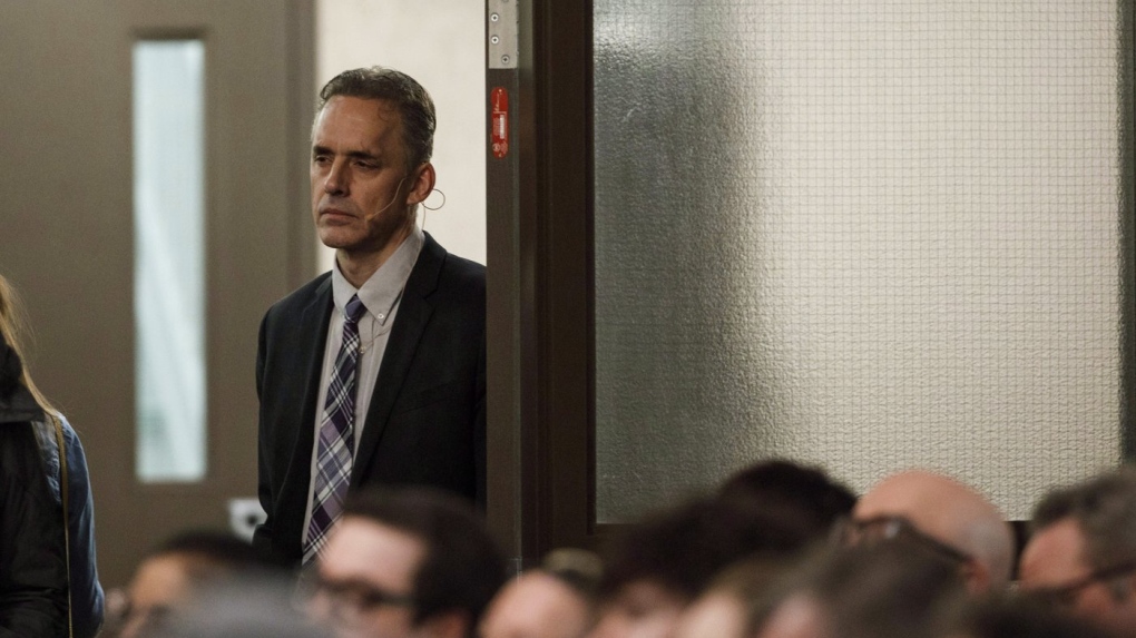 The Ontario Divisional Court is expected to release a decision today that will determine whether controversial psychologist, author and media commentator Jordan Peterson will have to undergo social media training. Peterson waits to speak to a crowd during a stop in Sherwood Park, Alta., Sunday, Feb. 11, 2018. THE CANADIAN PRESS/Jason Franson
JASON FRANSON