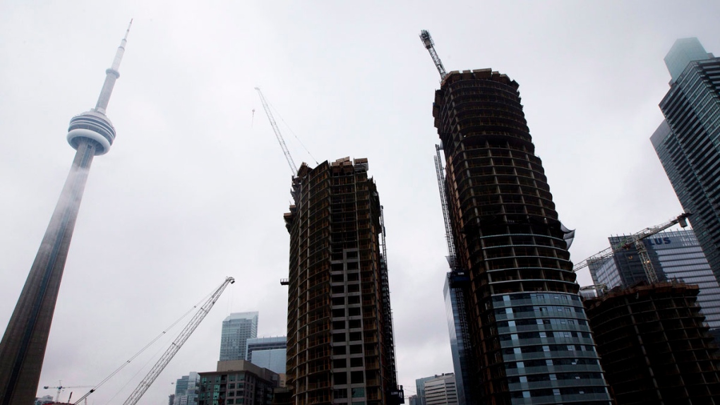 Construction cranes line the hazy Toronto skyline. (Michelle Siu/ THE CANADIAN PRESS)