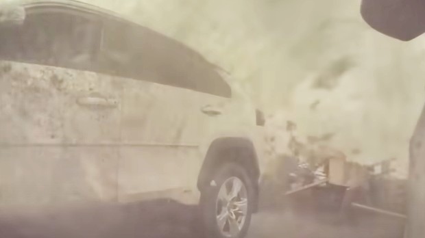 Tornado Uxbridge ditangkap di kamera video Tesla