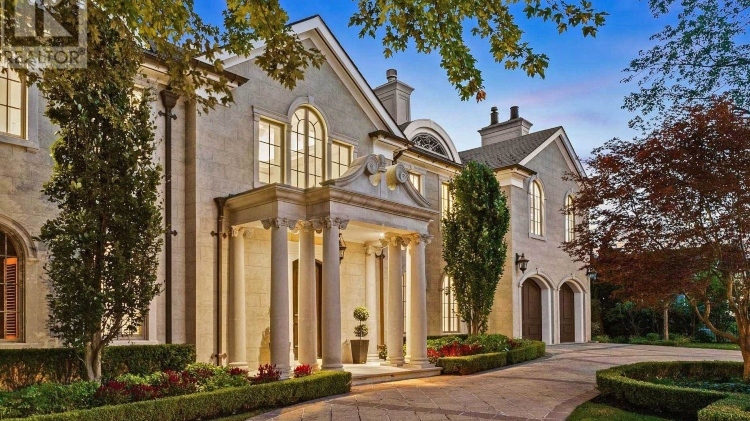 This property in Oakville, Ont., is worth more than $18.9 million. (REALTOR.ca) 