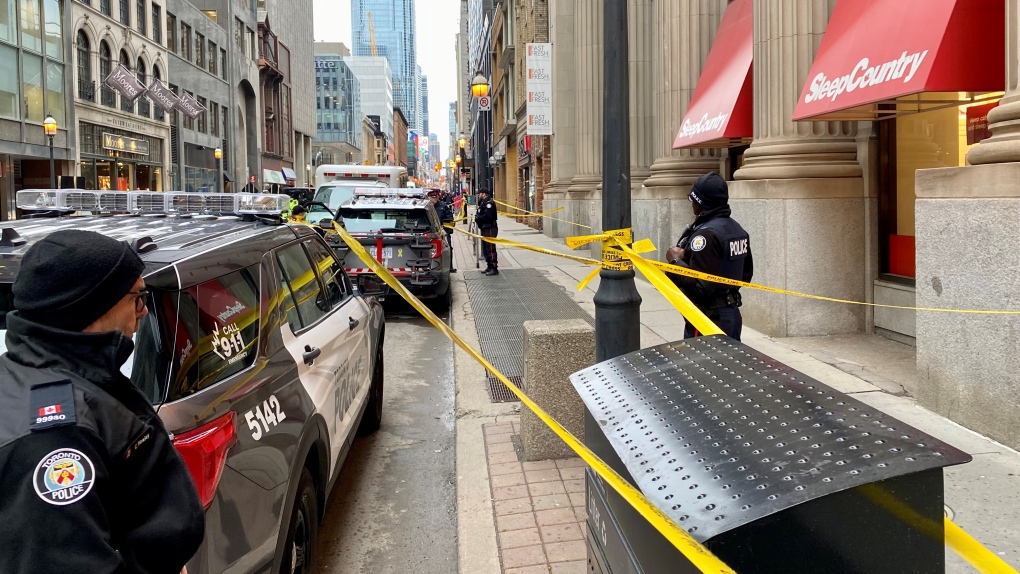 Dugaan ‘serangan tak beralasan’ di pusat kota Toronto menyebabkan seorang wanita tua tewas