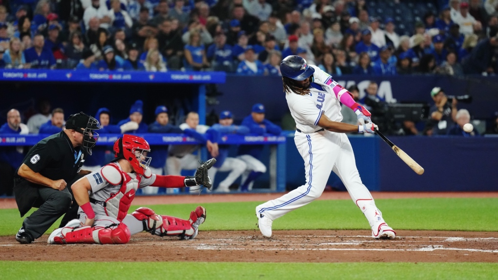 Red Sox's Justin Turner victim of awful strike three call